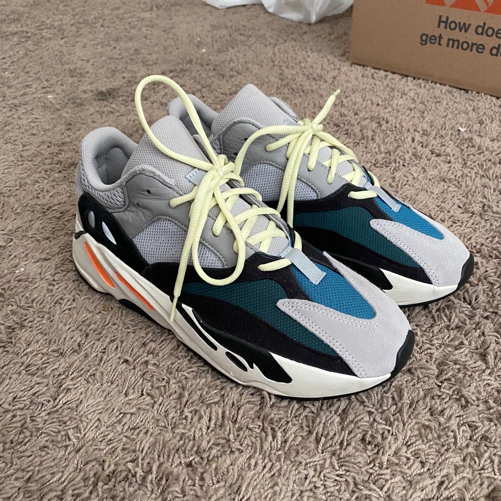 Yeezy boost 700 wave runner